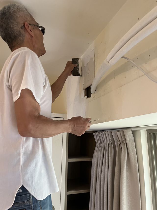 冷氣開口收邊修飾，恢復牆面平整