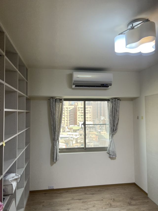 書櫃房冷氣室內機完工，管線完全隱藏